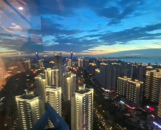 游消费增289%游客“落地先刷免税店”电子pg直击海南封关后元旦首秀!3天旅(图2) 游消费增289%游客“落地先刷免税店”电子pg直击海南封关后元旦首秀!3天旅(图2)