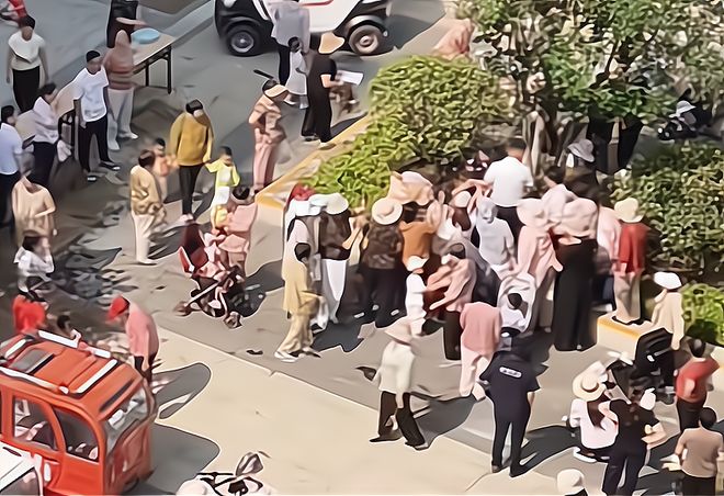 粽子大妈连盆都端走了还围堵物业要鸡蛋pg电子试玩入口山东：小区端午免费包(图4)